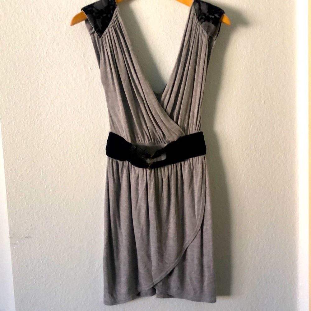 Metropark XS mini dress with belt and lace details
